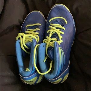 Size 7 blue and yellow basketball shoes